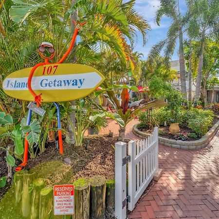 Sea Gem One Bed One Bath Charmer Steps To Beach Bradenton Beach Exteriör bild