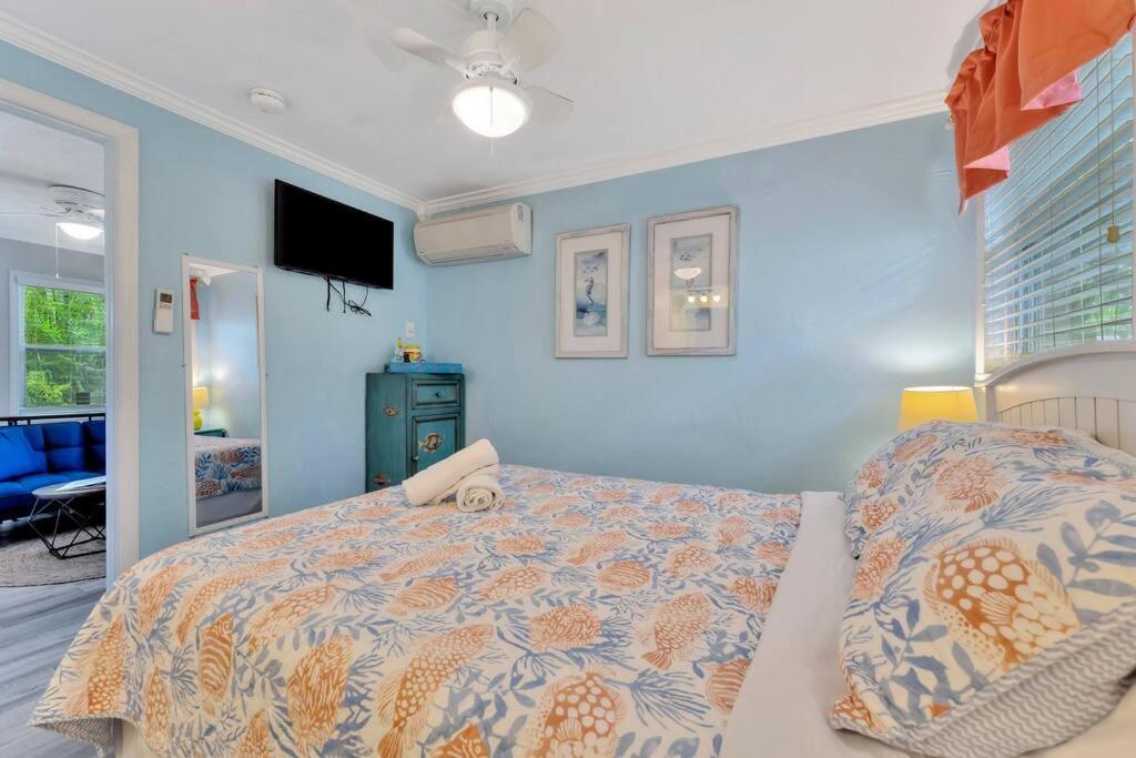 Sea Gem One Bed One Bath Charmer Steps To Beach Bradenton Beach Exteriör bild