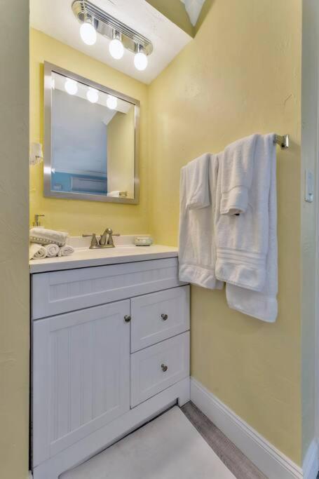 Sea Gem One Bed One Bath Charmer Steps To Beach Bradenton Beach Exteriör bild