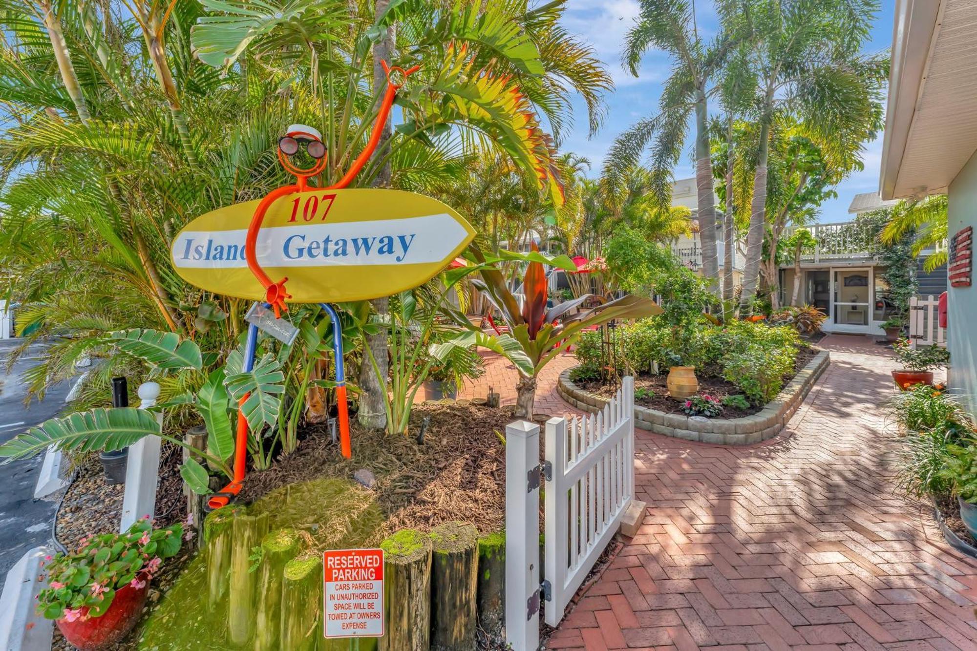 Sea Gem One Bed One Bath Charmer Steps To Beach Bradenton Beach Exteriör bild