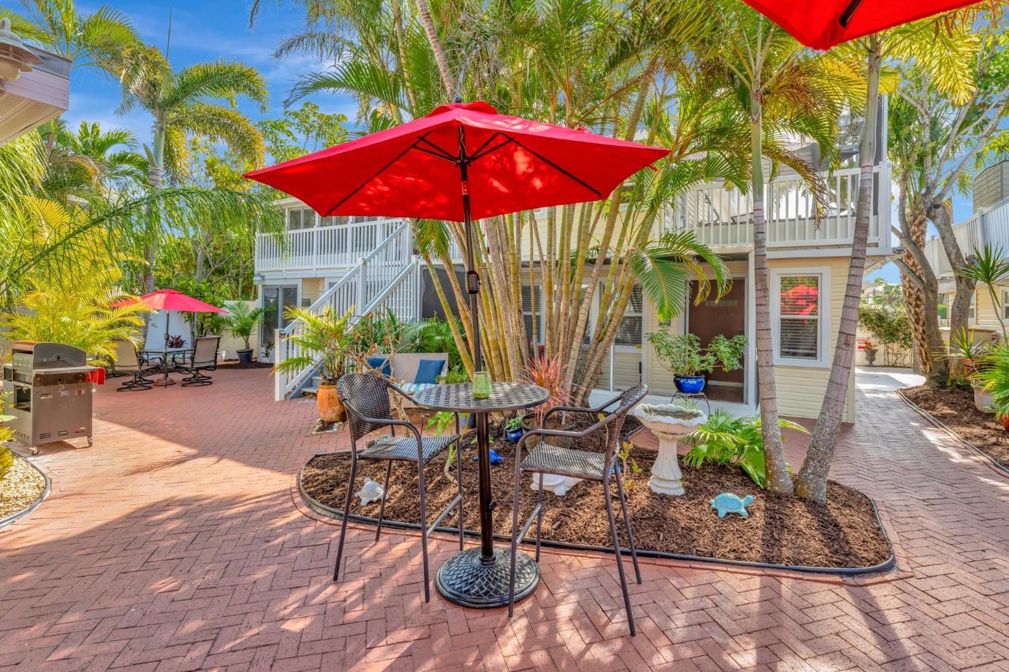 Sea Gem One Bed One Bath Charmer Steps To Beach Bradenton Beach Exteriör bild